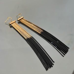 Girls just want to have fun with this 89’s inspired disco earrings